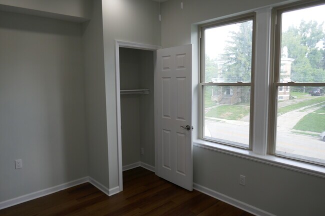 Bedroom - 875 Lexington Ave