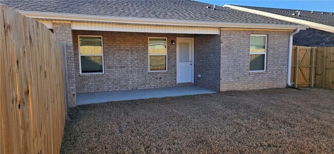 Building Photo - 526 NW 68th Ave