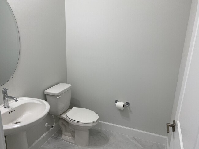 Building Photo - 4685 Estates Cir