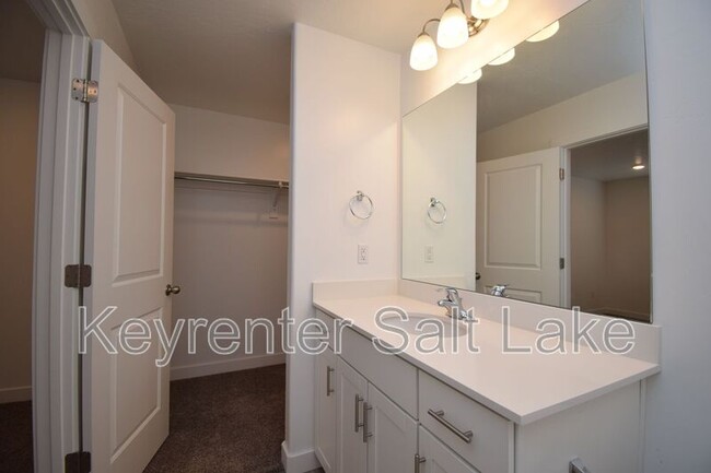 Building Photo - 397 N Buoy Ln