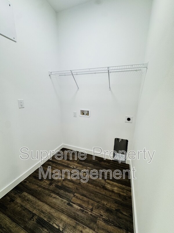 Building Photo - 6073 Vermont Ave