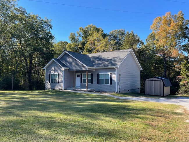 Building Photo - Home in the country!