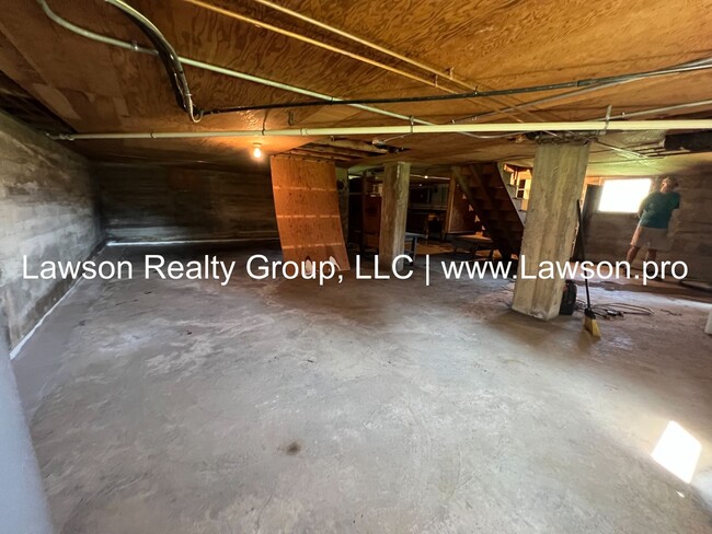 Building Photo - Quaint Two Bedroom Home By Christmas Tree Farm