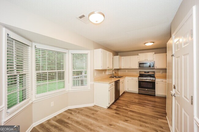 Building Photo - 10916 Clearwater Dr