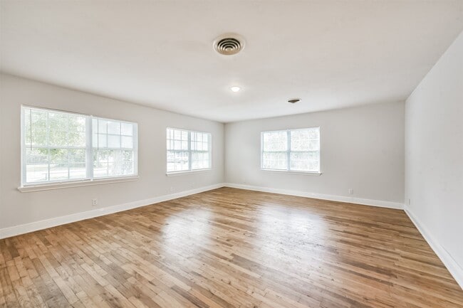 Building Photo - 1030 Perkins Dr