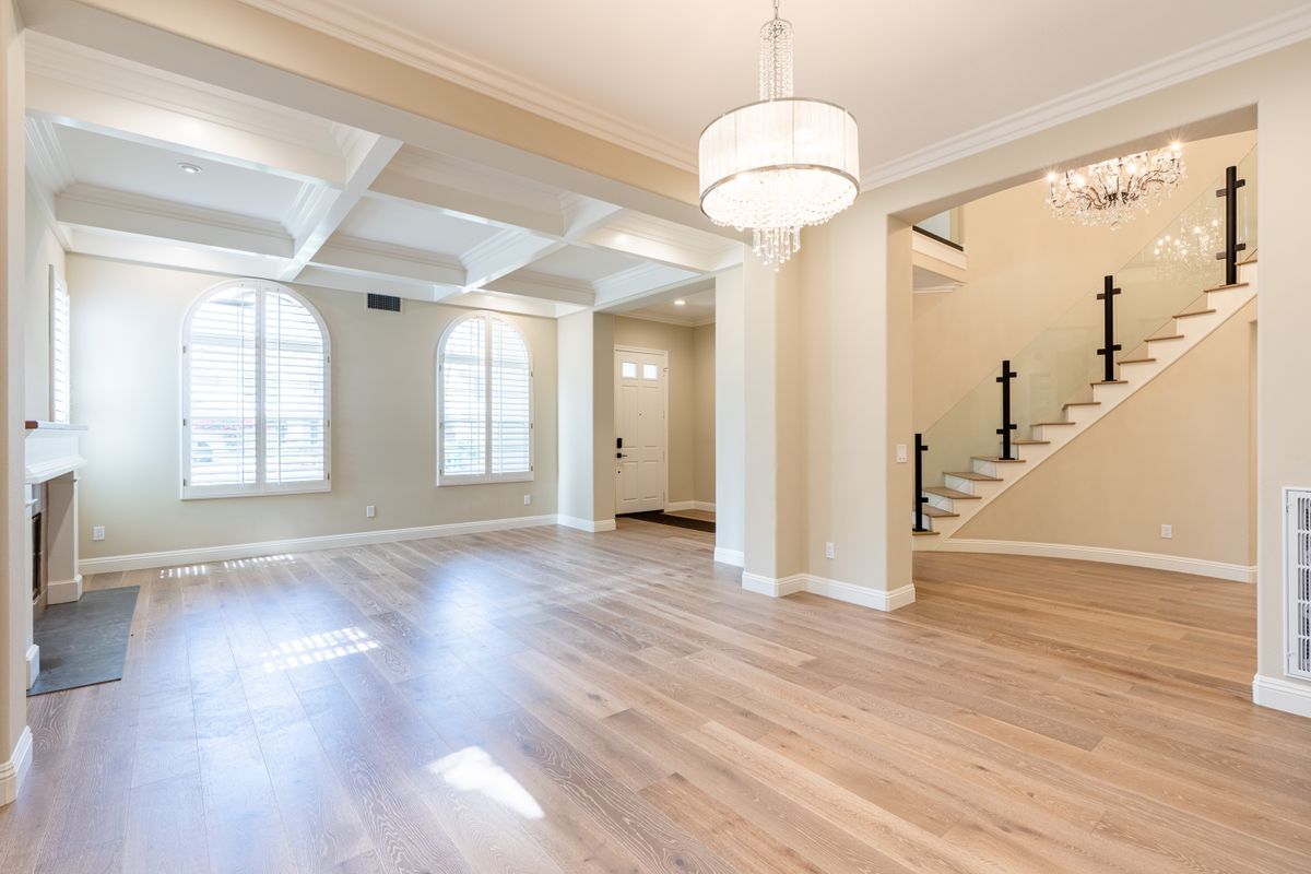 Building Photo - 6 Heather