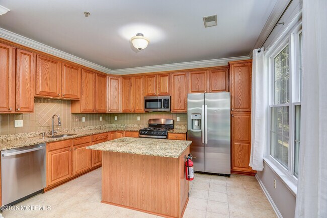 Building Photo - 574 St Andrews Pl