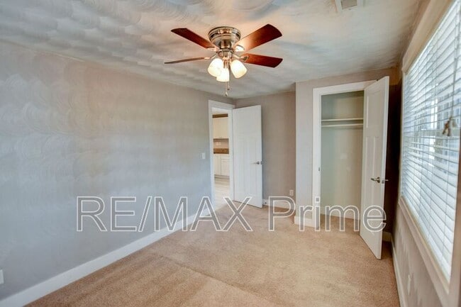 Building Photo - 7304 Major Ave