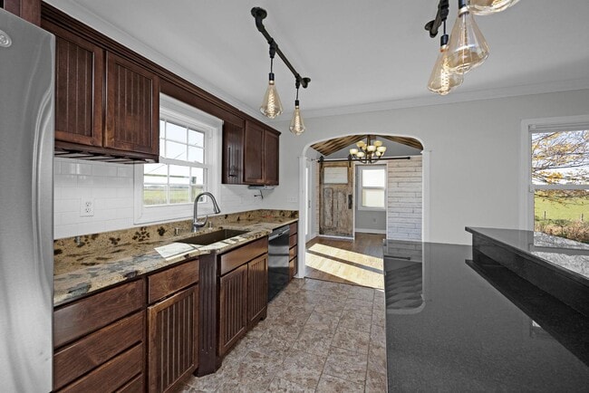 Building Photo - 180 White Mills Glendale Rd W