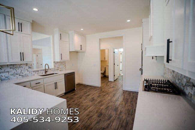 Building Photo - 2103 Kalidy Dr