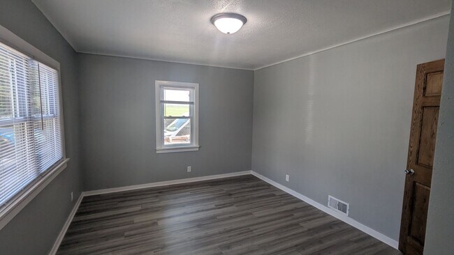 Building Photo - Updated acreage  3 bedroom, 1 bath in Waterloo