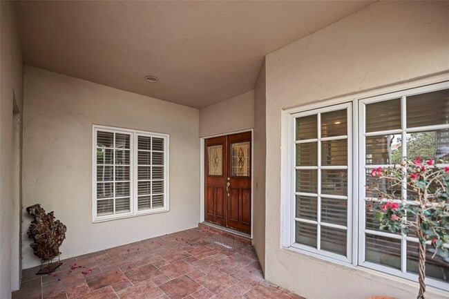 Building Photo - 4941 Bayshore Blvd