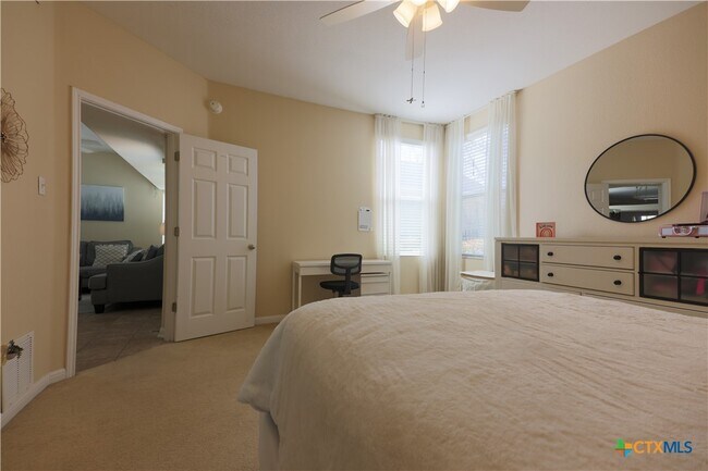 Building Photo - 421 Shadow Point