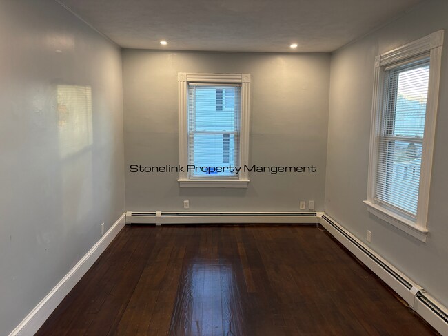 Building Photo - 27 Ferncliff Ave