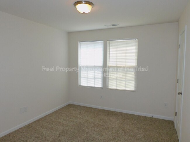 Building Photo - 415 Hidden Brook Ln