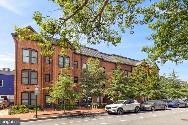 Building Photo - 1309 E St SE