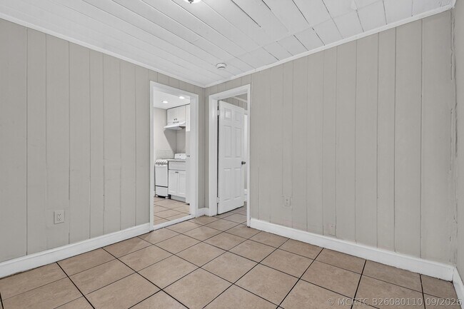Building Photo - 885-887 7th St