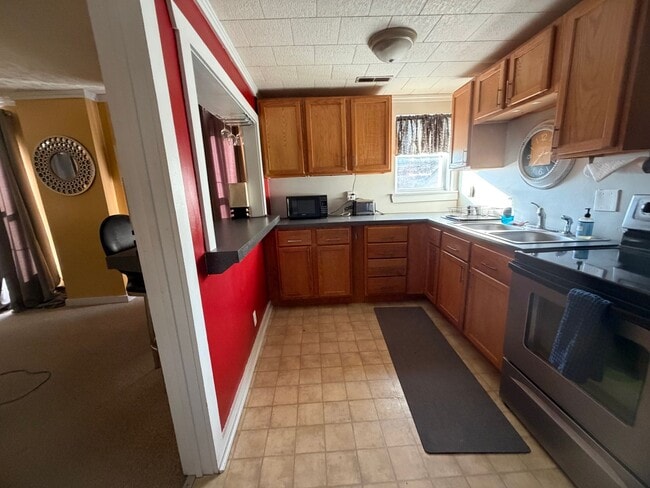 Building Photo - 602 N 6th St