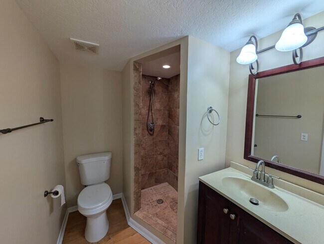 Building Photo - Spacious 2BR Retreat Near Beaches & Dining