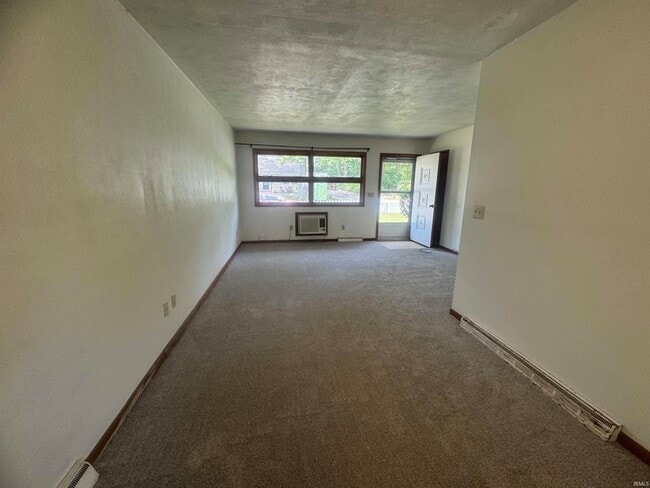 Building Photo - 1906 E Maxwell Ln