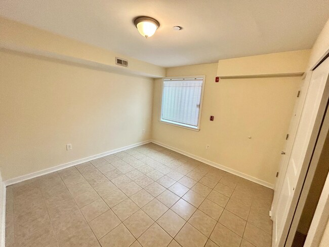 Building Photo - 332 N 41st St