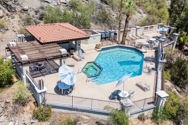 Building Photo - 7557 N Dreamy Draw Dr