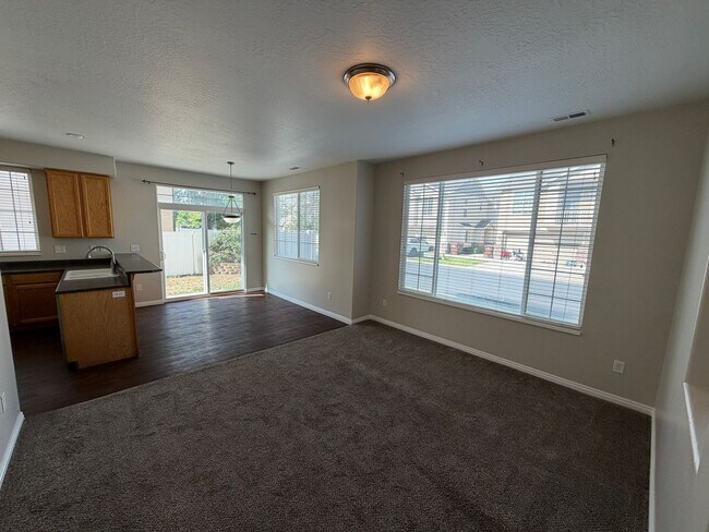 Building Photo - 977 Chelsea Ln