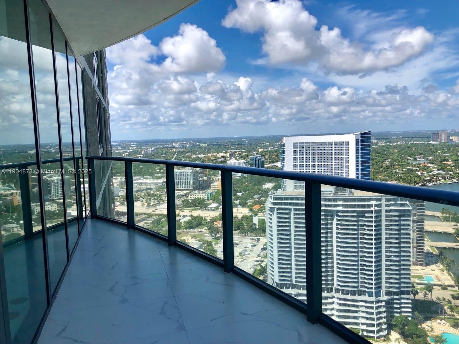 Building Photo - 650 NE 32nd St