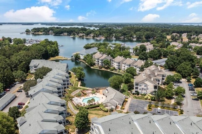 Aerial view of complex - 18700 Nautical Dr