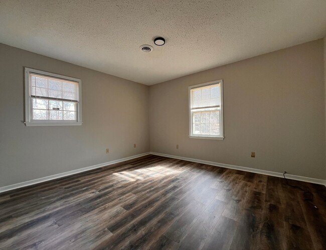 Building Photo - Charming & Affordable Living in Spartanburg!