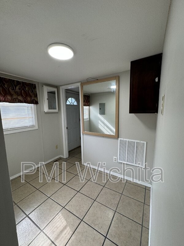 Building Photo - 1556 S Palisade St