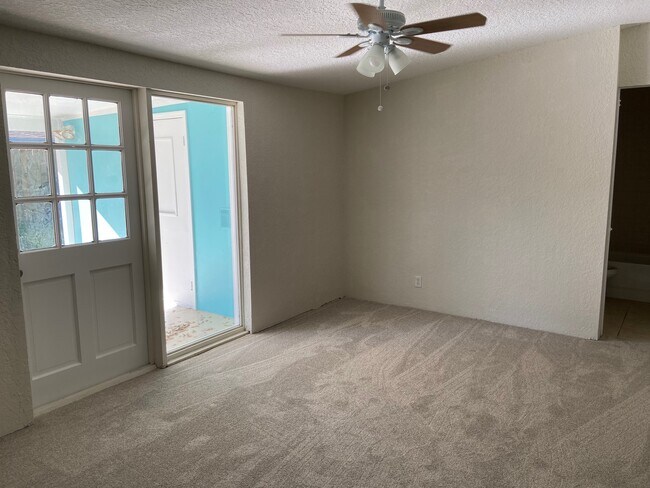 Building Photo - 603 Oakwood Ave