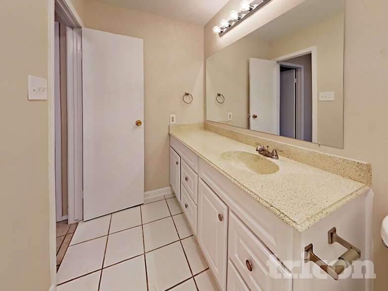 Building Photo - 11010 Maple Rock Dr