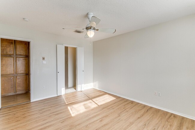 Building Photo - Great 2 Bed 2 Bath Townhouse in S Arlington- 76017