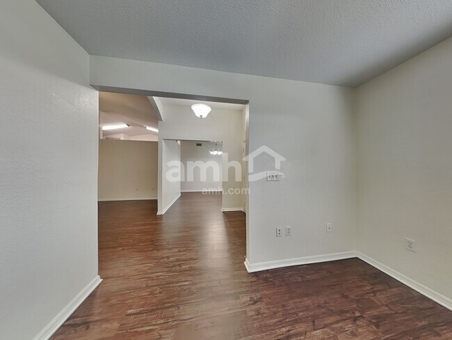 Building Photo - 3244 Sanoma Dr