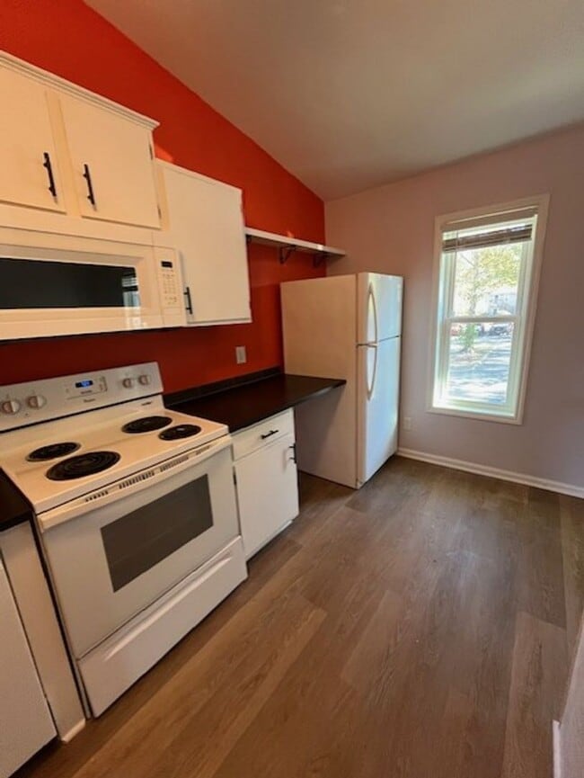 Building Photo - 2548 Flint Dr