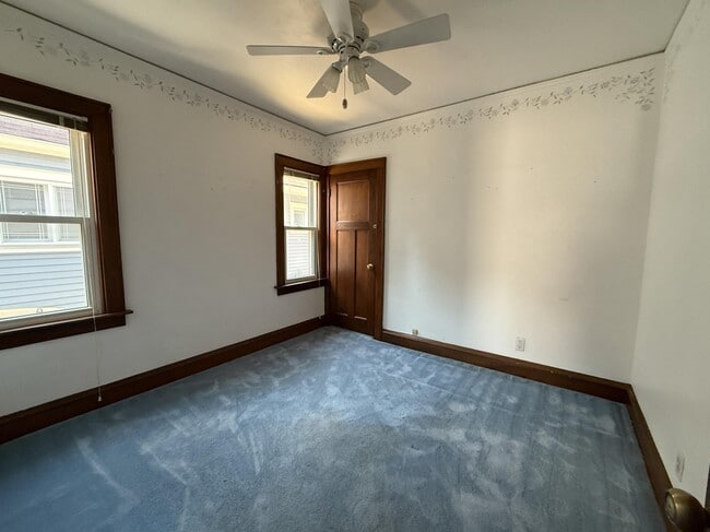 Building Photo - 4807 W Wells St