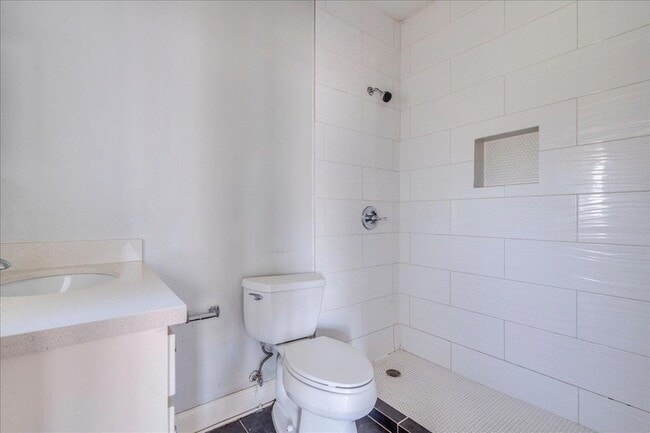 Building Photo - 1916 Robbins Pl