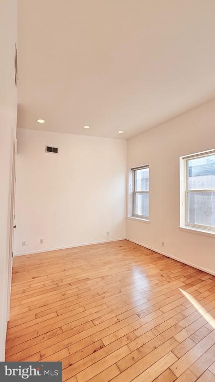 Building Photo - 136 N 3rd St