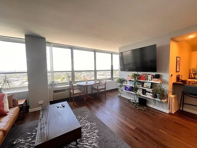 Building Photo - 3550 N Lake Shore Dr