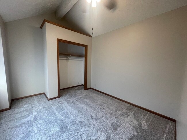 Building Photo - Nice Town Home in Bellevue!