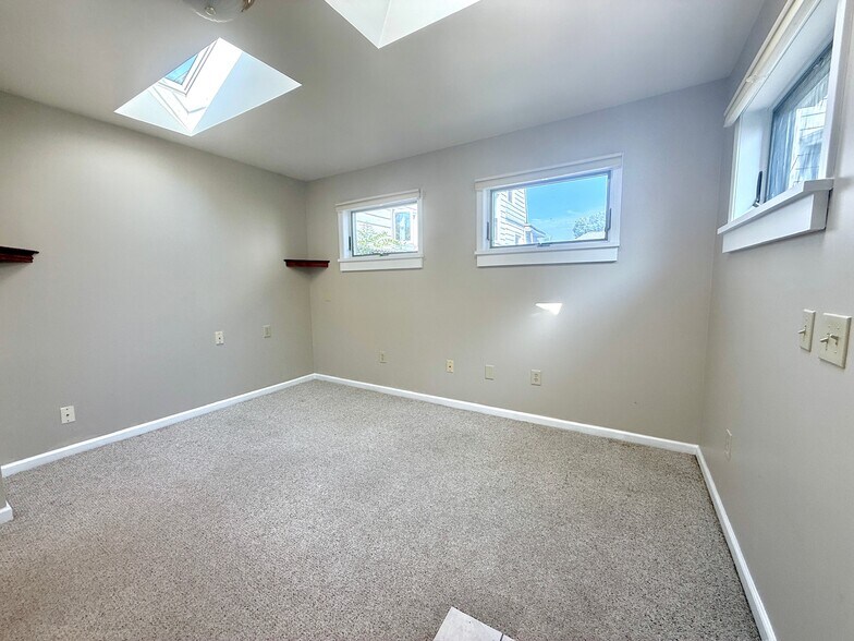 Building Photo - 5156 Saint Paul Blvd