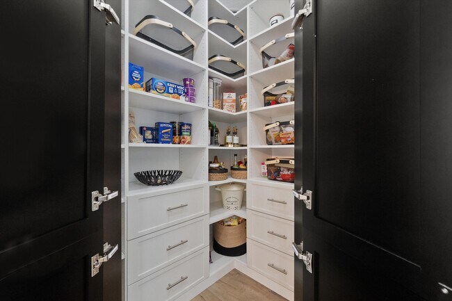 Building Photo - 4727 Estates Cir