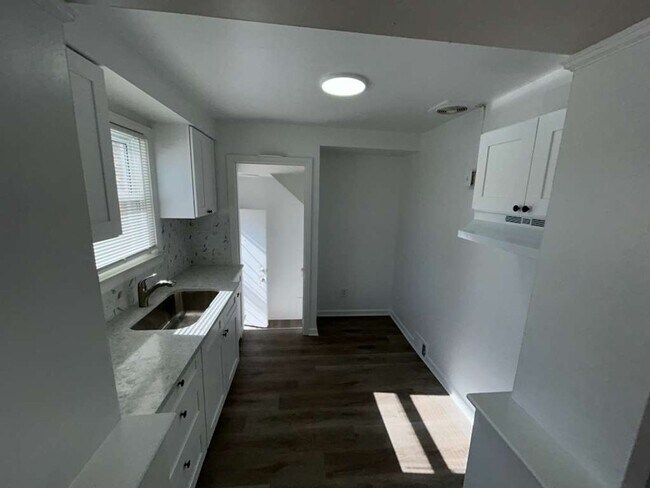 Building Photo - Fully Renovated 3 Bedroom Bungalow