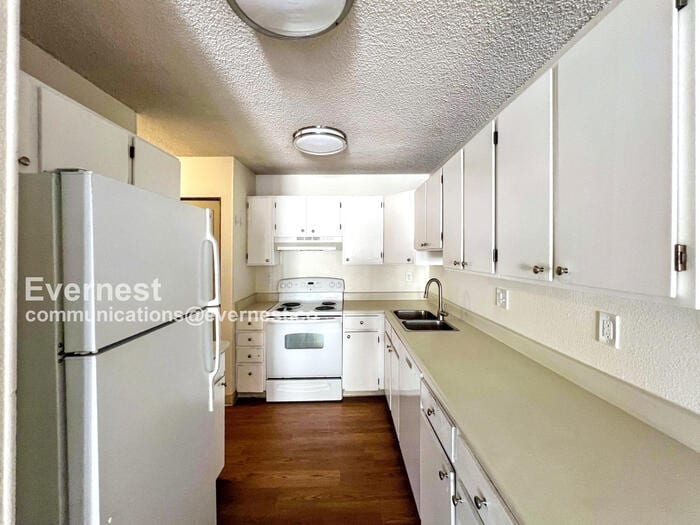 Building Photo - 1701 Cato Cir