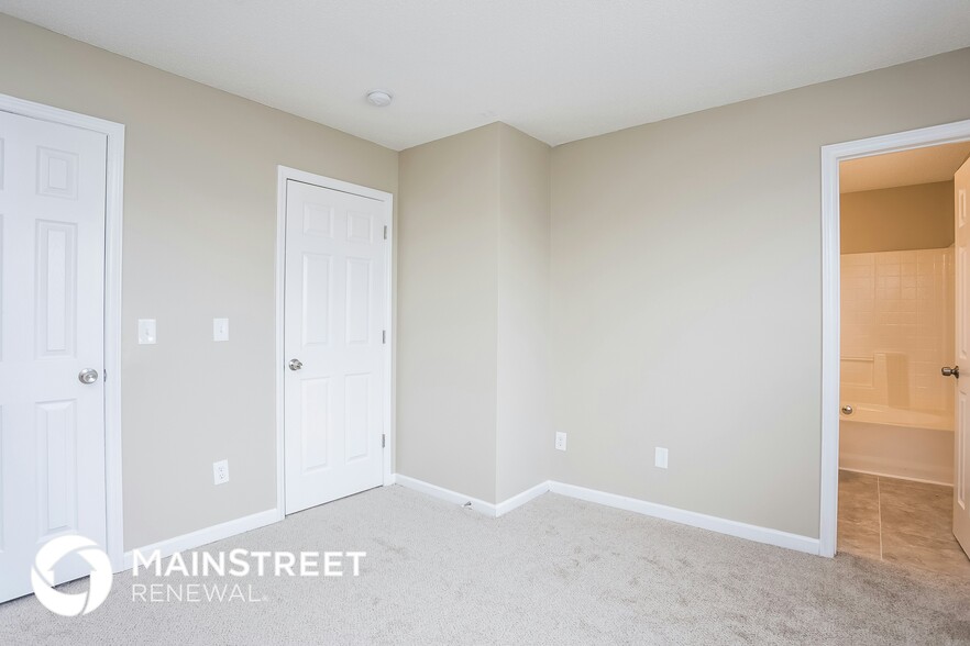 Building Photo - 2 Diamond Ct