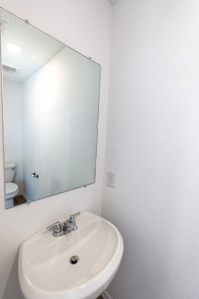 Building Photo - 27006 Breakaway Ln