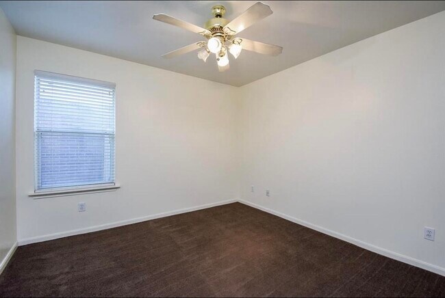 Building Photo - 20802 Oak Rain Ct