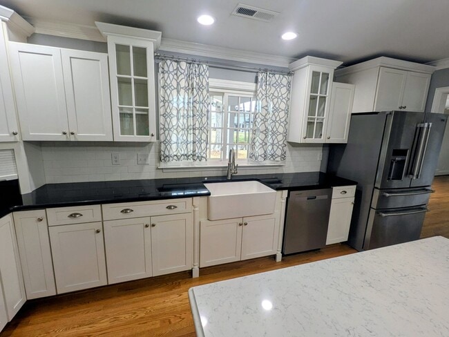 Building Photo - 524 W Mountain St