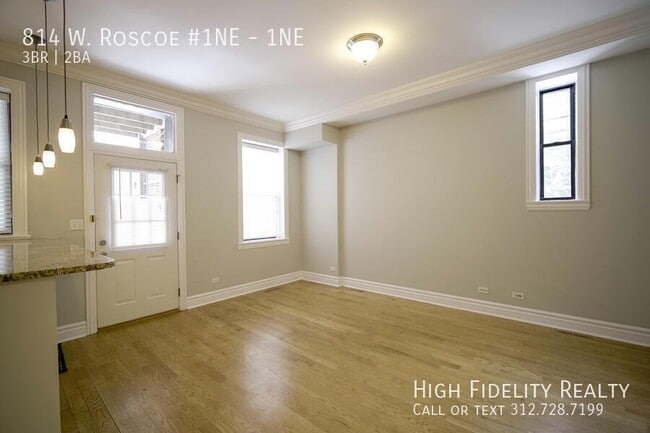 Building Photo - 814 W Roscoe St